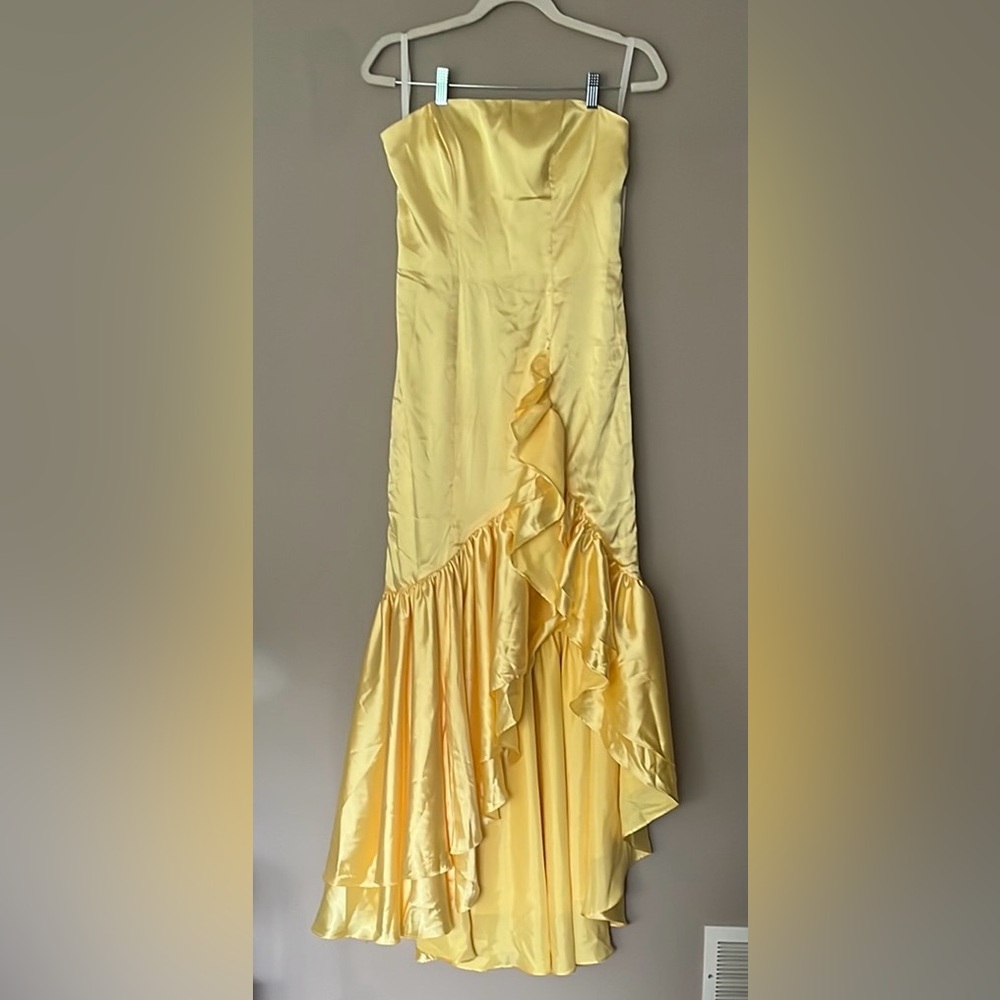New Image yellow formal strapless ruffled front dress size 8 new